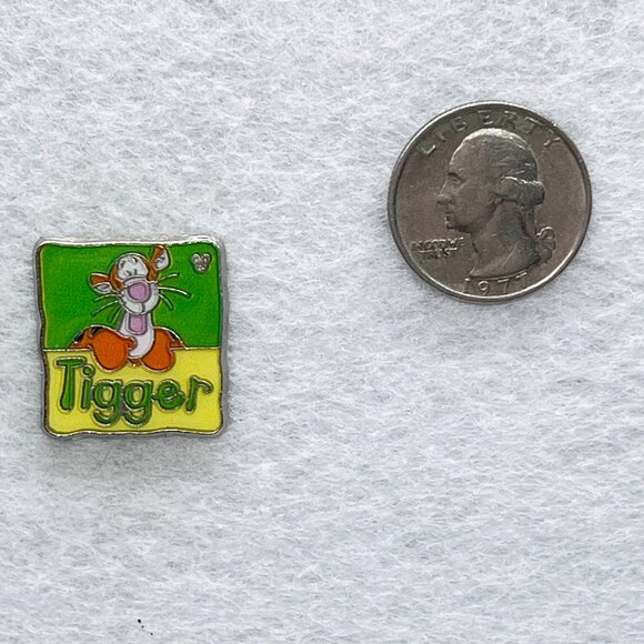 🔮 5/$25 Disney Winnie the Pooh Tigger Pin - Picture 2 of 3